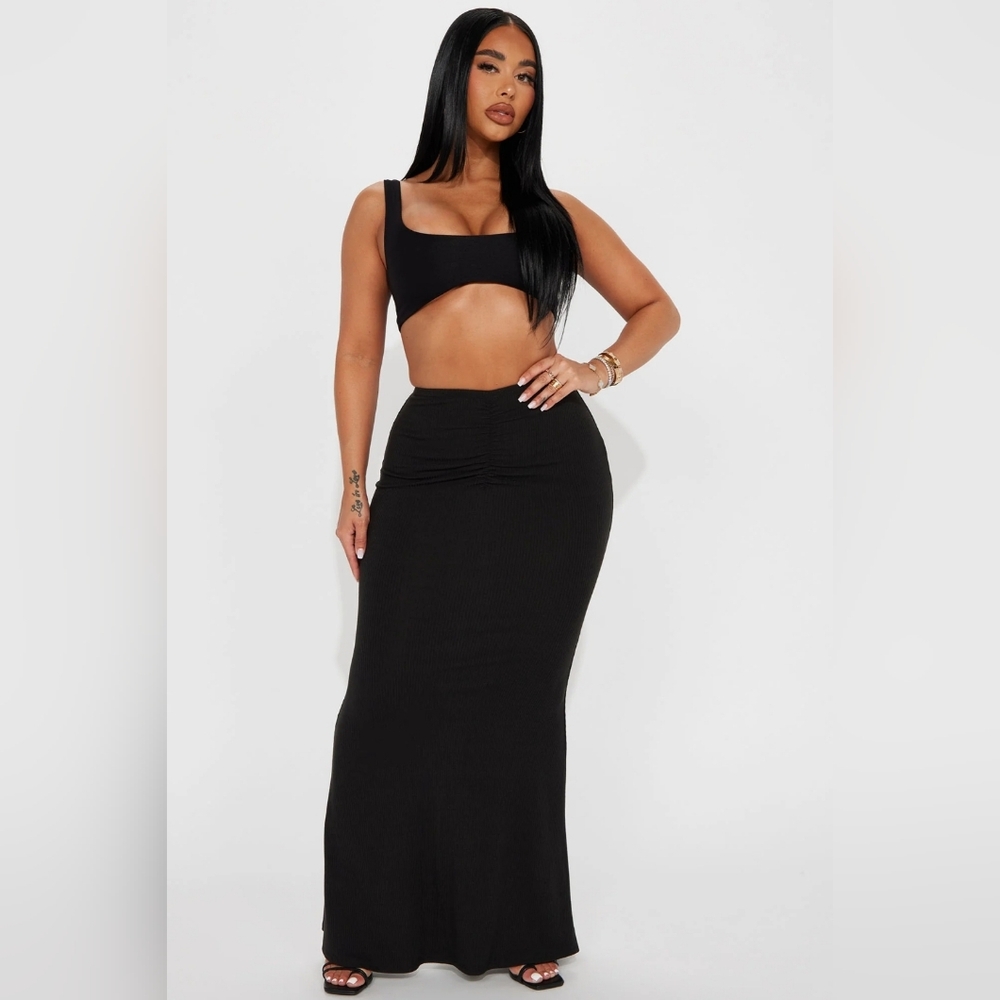 Ribbed Maxi Skirt